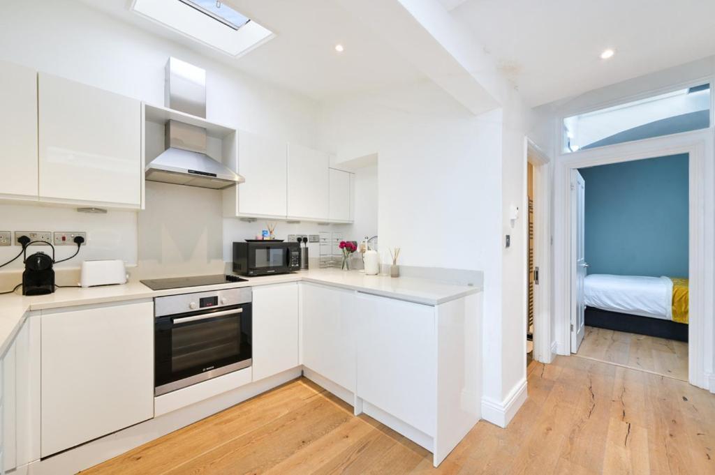 Cozy Hideaway In South Ken! Apartment Лондон Екстериор снимка