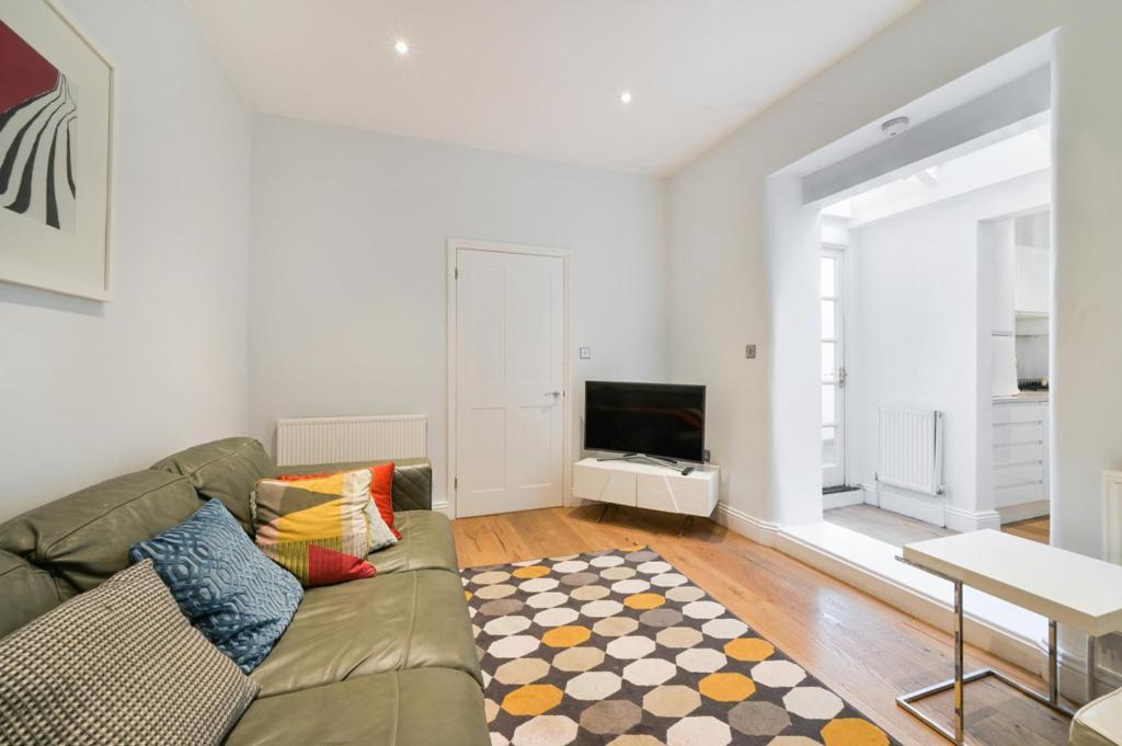 Cozy Hideaway In South Ken! Apartment Лондон Екстериор снимка
