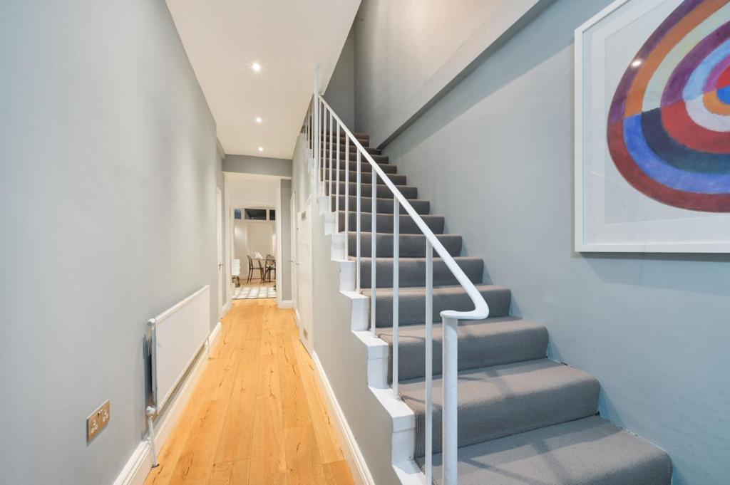 Cozy Hideaway In South Ken! Apartment Лондон Екстериор снимка