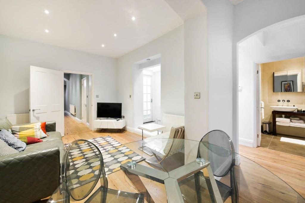 Cozy Hideaway In South Ken! Apartment Лондон Екстериор снимка