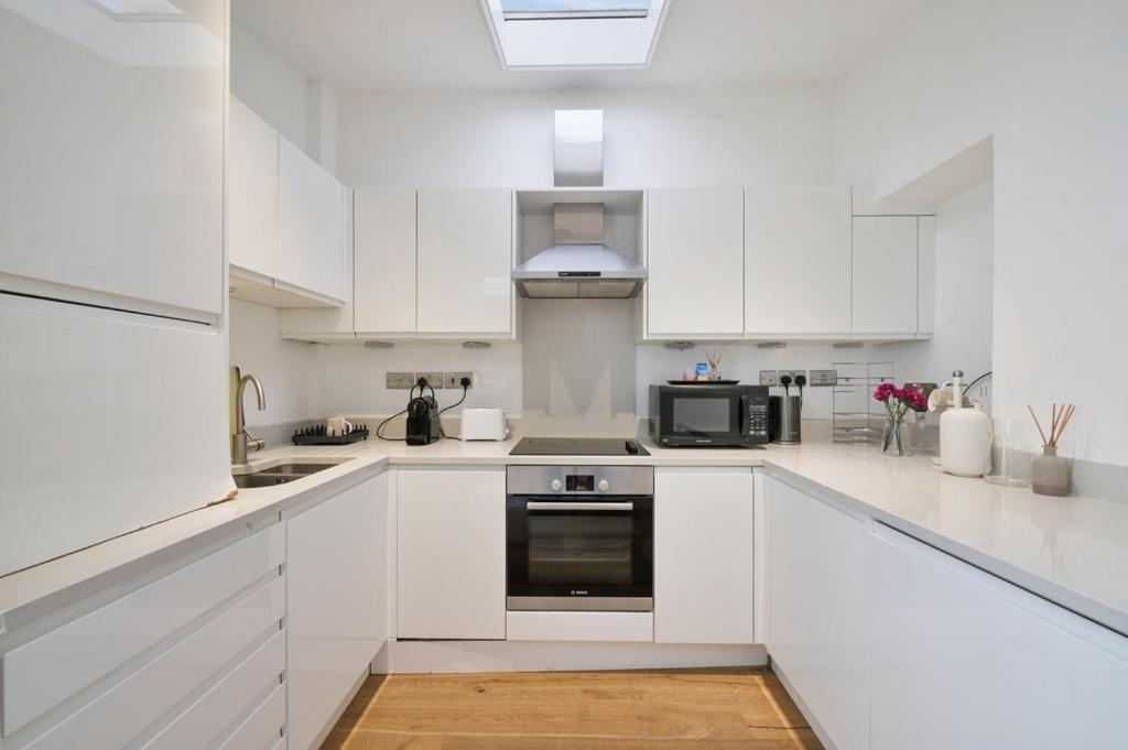 Cozy Hideaway In South Ken! Apartment Лондон Екстериор снимка
